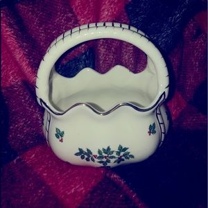 porcelain basket